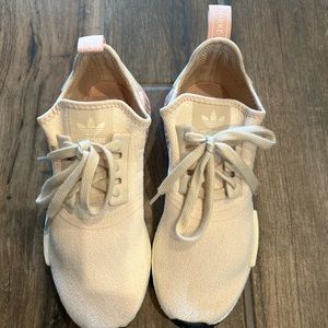 Adidas women tennis shoes